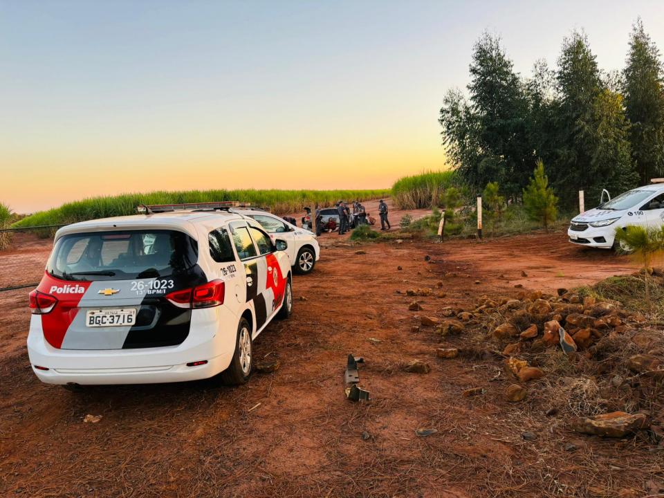 Foto 4 de 8 — Dupla é presa com 96 tijolos de maconha na vicinal Nelson Barbieri em Gavião Peixoto